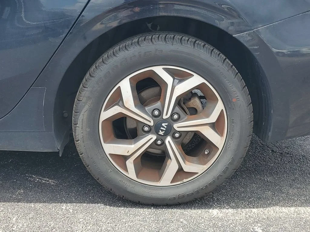Used 2019 Black Kia LXS image 38