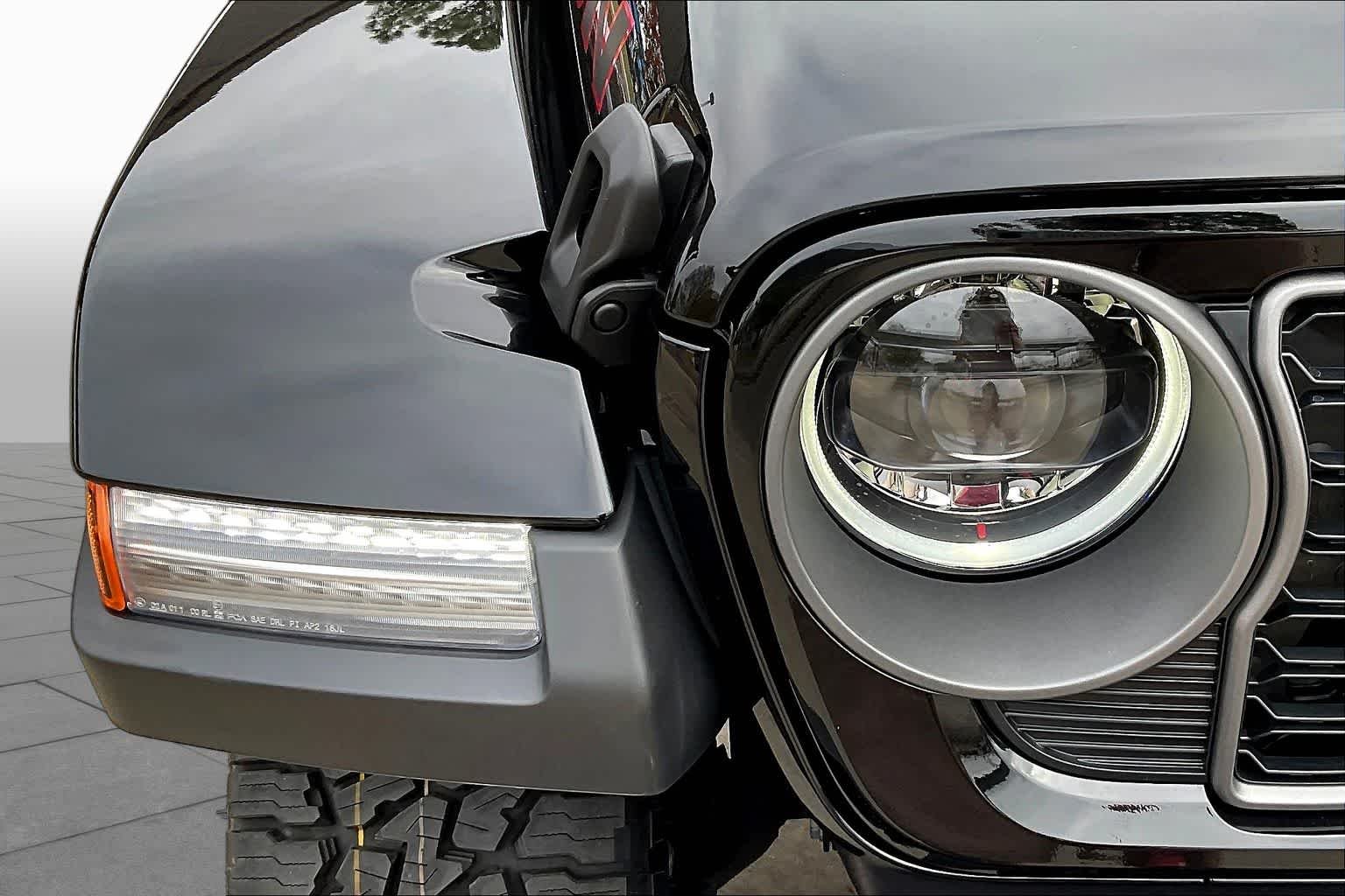 New 2026 Black Clear-Coat Exterior Paint Jeep Rubicon image 13
