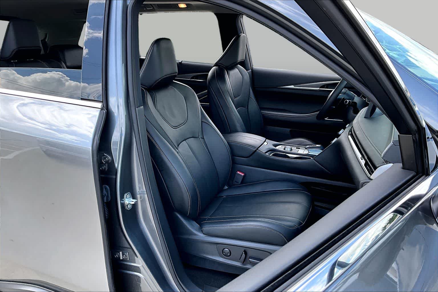 Used 2023 Graphite Shadow INFINITI LUXE image 9