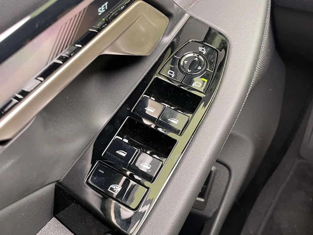 New 2027 Gray BMW 530i xDrive image 31