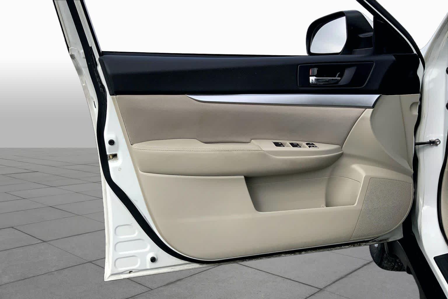 Used 2014 Satin White Pearl Subaru 2.5i Premium image 21