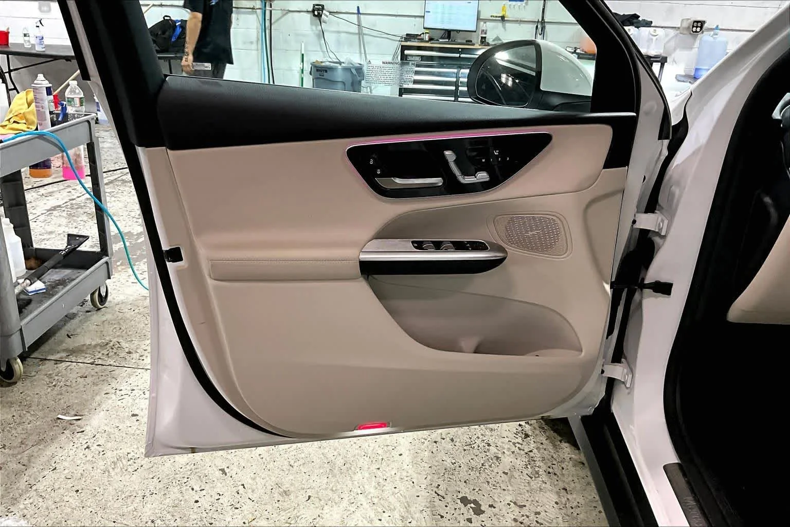 Certified Used 2025 Polar White Mercedes-Benz GLC 300 image 21
