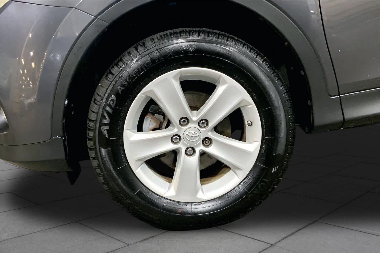 Used 2014 Magnetic Gray Metallic Toyota XLE image 11