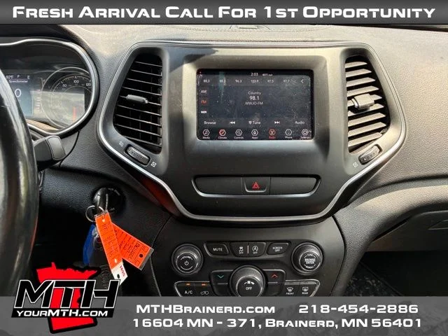 Used 2019 Red Jeep Sport image 11