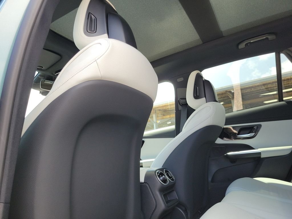 New 2027 Verde Silver Metallic Mercedes-Benz GLC 300 image 11