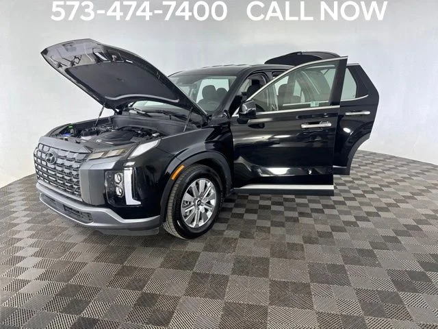 Used 2025 Black Hyundai SE image 11