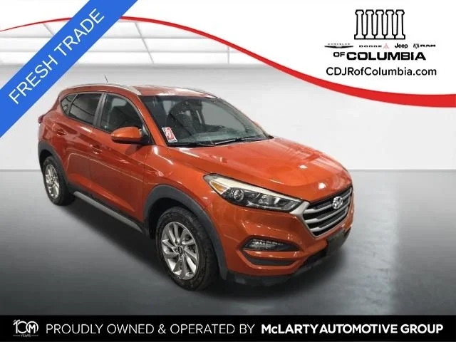 Used 2017 Red Hyundai SE image 1