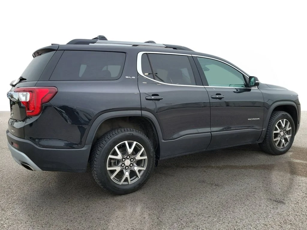 Used 2020 Carbon Black Metallic GMC SLE image 4