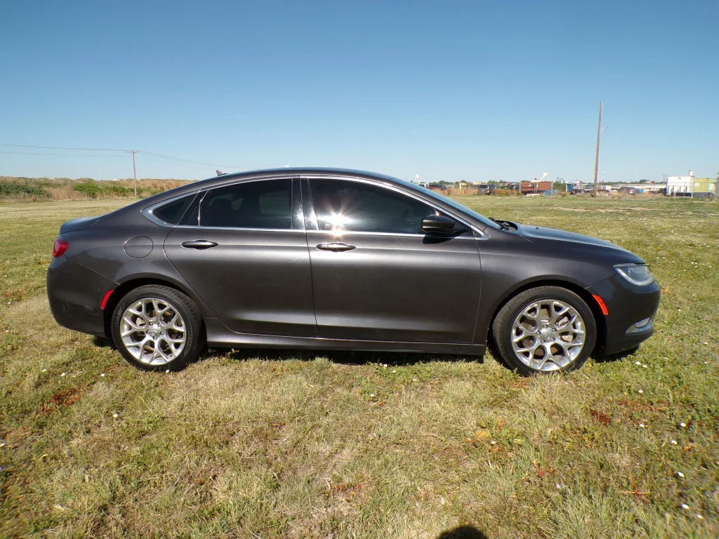 Used 2015 Granite Crystal Metallic Clearcoat Chrysler C image 4