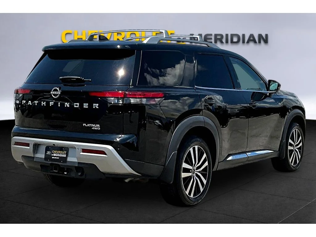 Used 2023  Nissan Platinum image 11