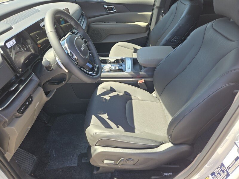 New 2026 Snow White Pearl Kia EX image 7
