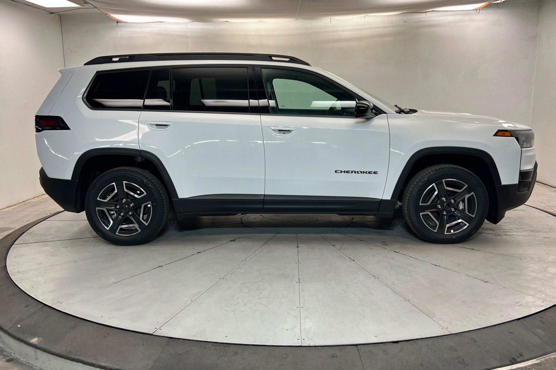 New 2026 Bright White Clear-Coat Exterior Paint Jeep Limited image 7