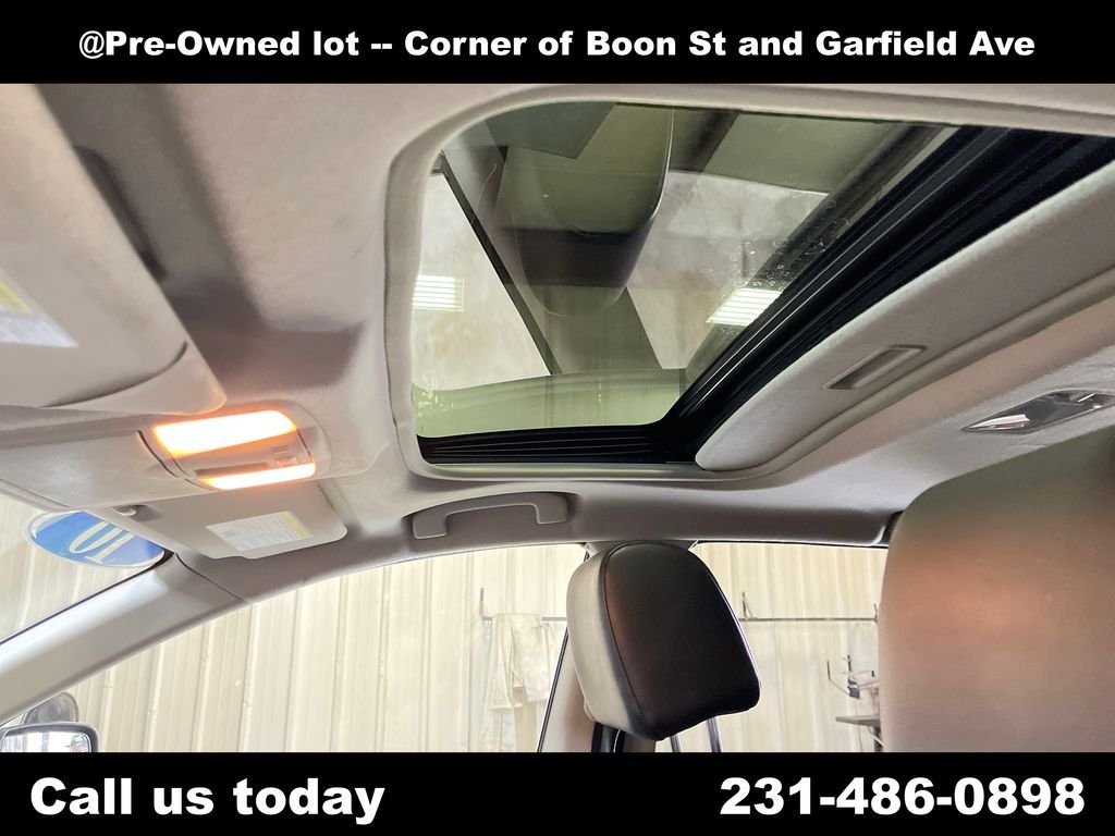 Used 2010 Black Nissan SL image 13