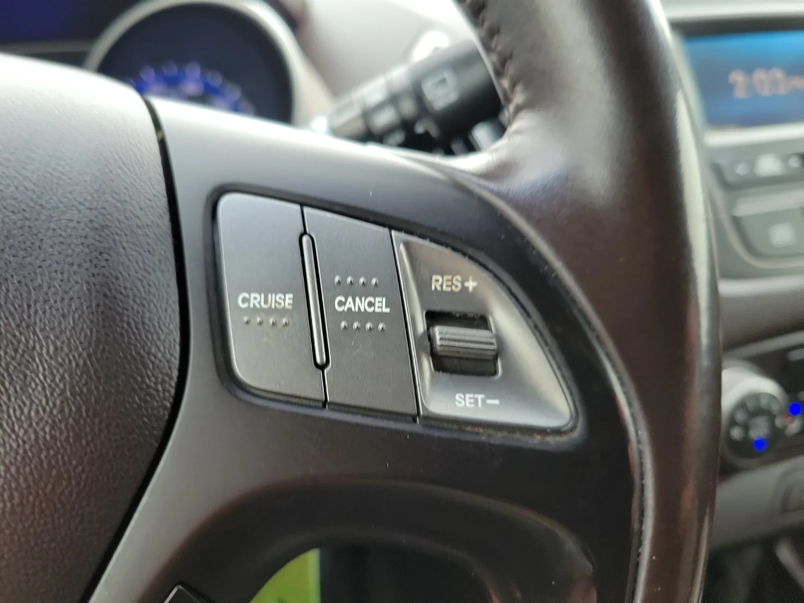 Used 2014 White Hyundai SE image 19