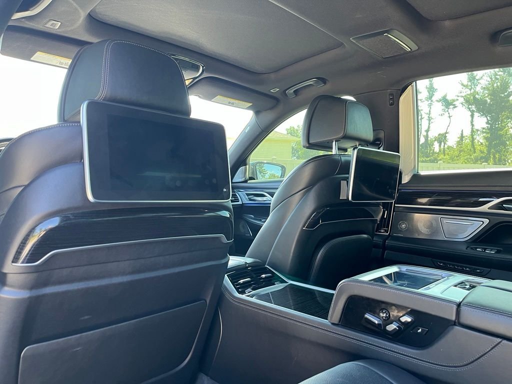 Used 2019 Black Sapphire Metallic BMW 750i xDrive image 26