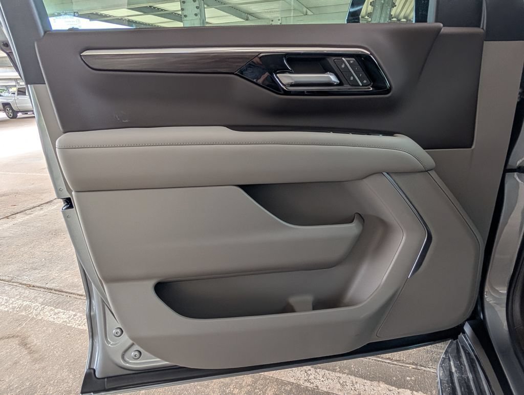 2026 Chevrolet Suburban LT - Photo 13