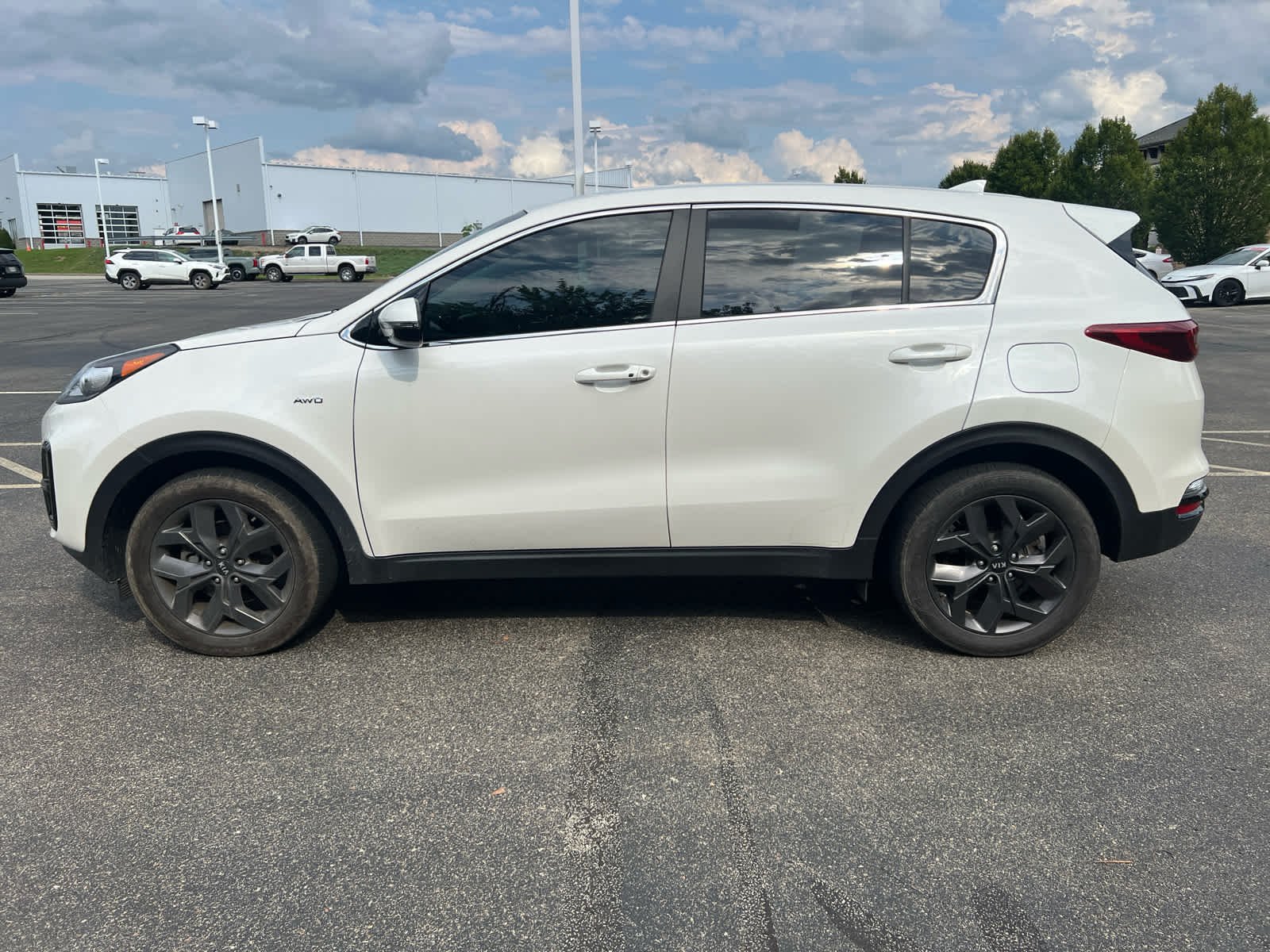 Used 2022 Snow White Pearl Kia LX image 8