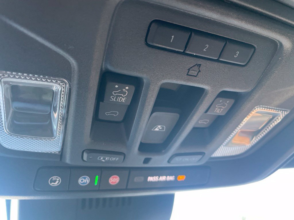 Used 2022 Beige Chevrolet High Country image 22