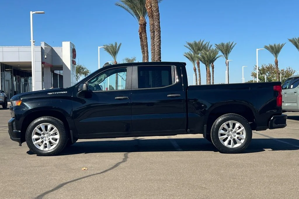 Used 2021 Black Chevrolet Custom image 9