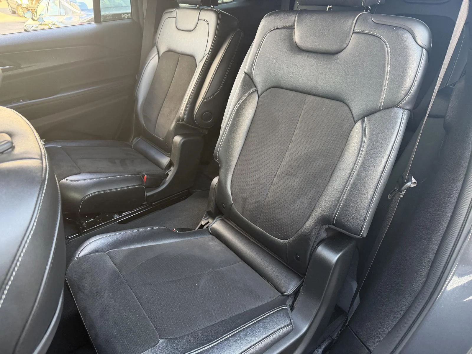 Used 2023 Baltic Gray Metallic Clearcoat Jeep Altitude image 19