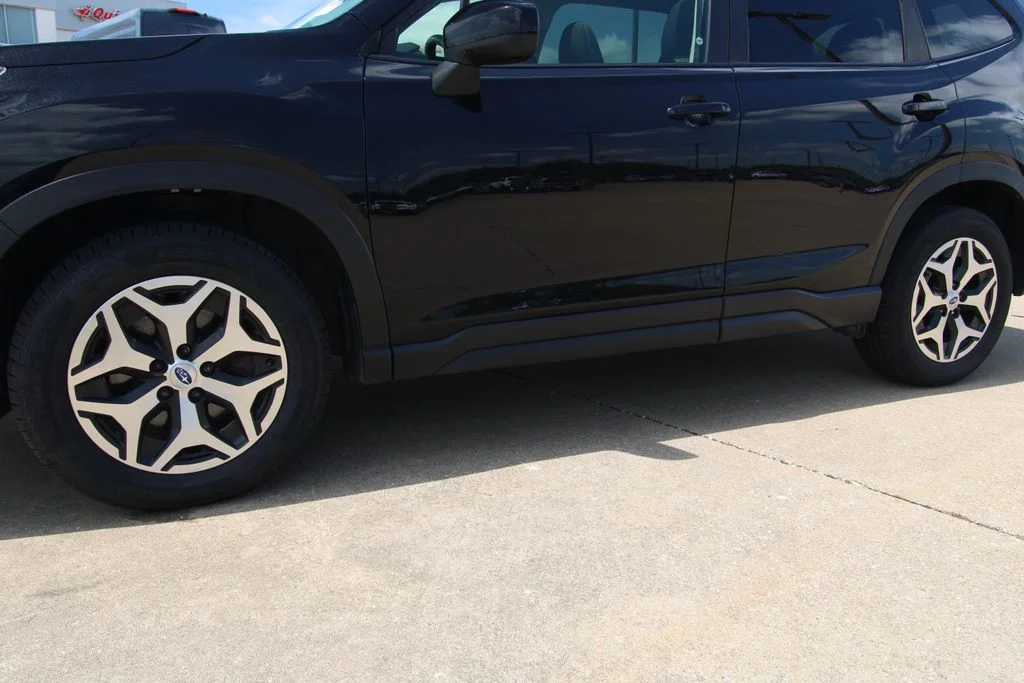Used 2021  Subaru Premium image 10