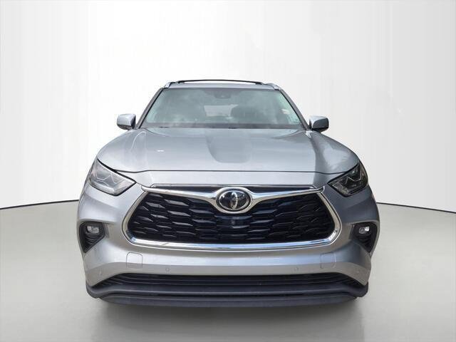 Used 2020 Celestial Silver Metallic Toyota Limited image 8