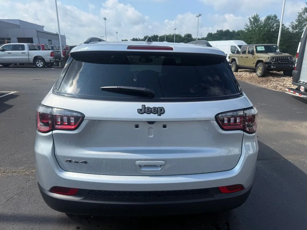 New 2026 Silver Zynith Metallic Clear-Coat Exterior Paint Jeep Latitude image 5