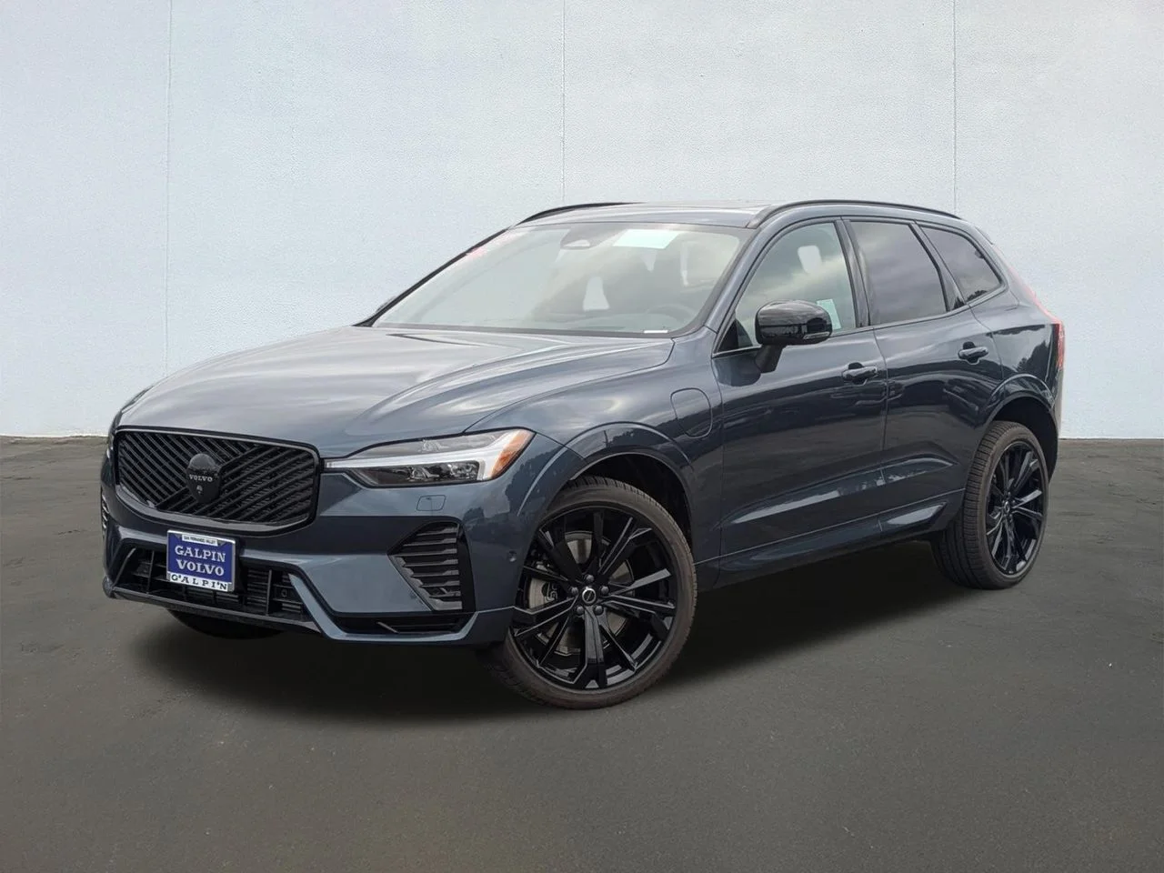 2026 Volvo XC60 T8 Ultra Black Edition Theme AWD's photo