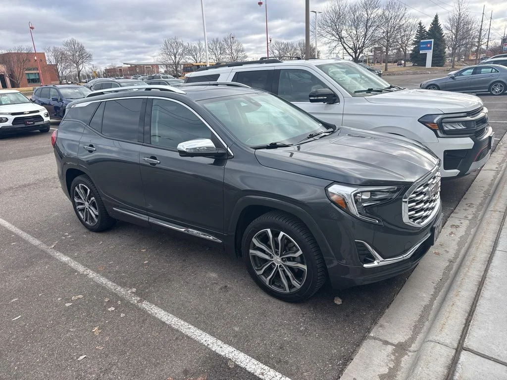 Used 2020 Gray GMC Denali image 2