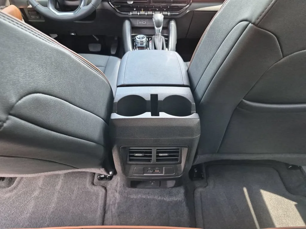 Used 2026 Onyx Black GMC AT4 image 33