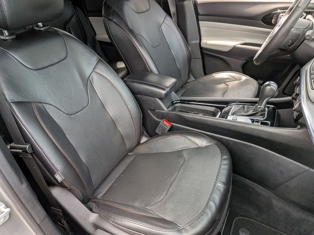 Used 2023 Gray Jeep Limited image 29