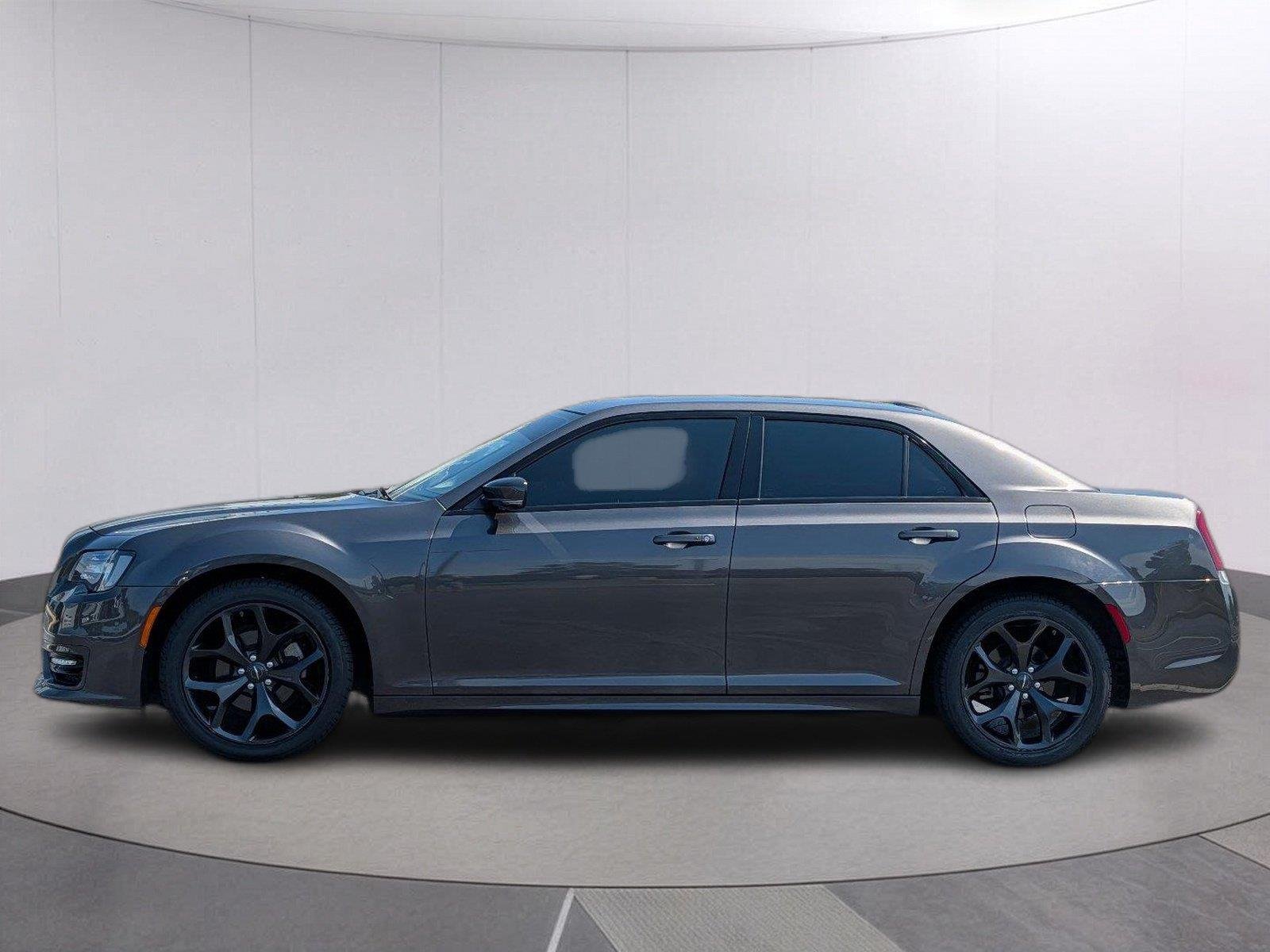 Used 2023 Granite Crystal Metallic Clearcoat Chrysler Touring L image 2
