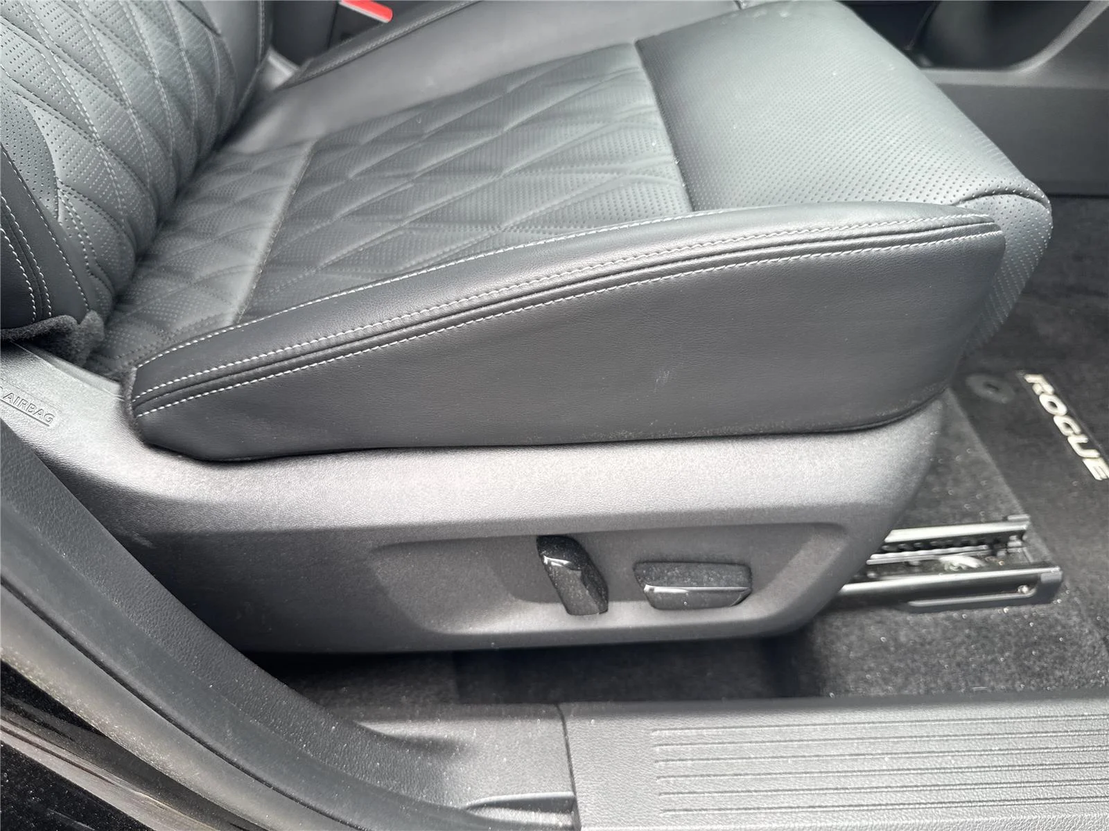 Used 2026 Super Black Nissan Platinum image 37