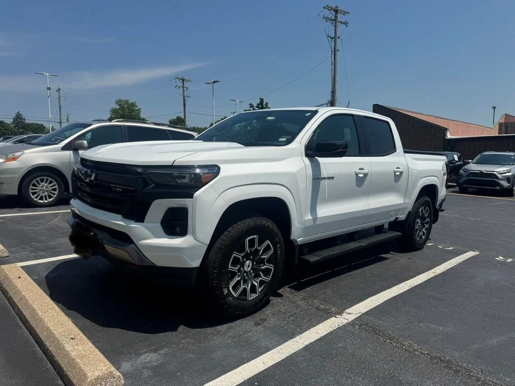 Used 2023 White Chevrolet Z71 image 1