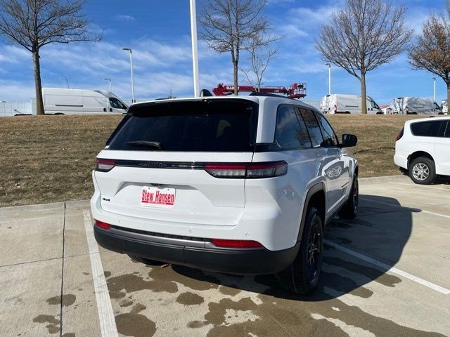 New 2026 Bright White Clearcoat Jeep Laredo Altitude image 5