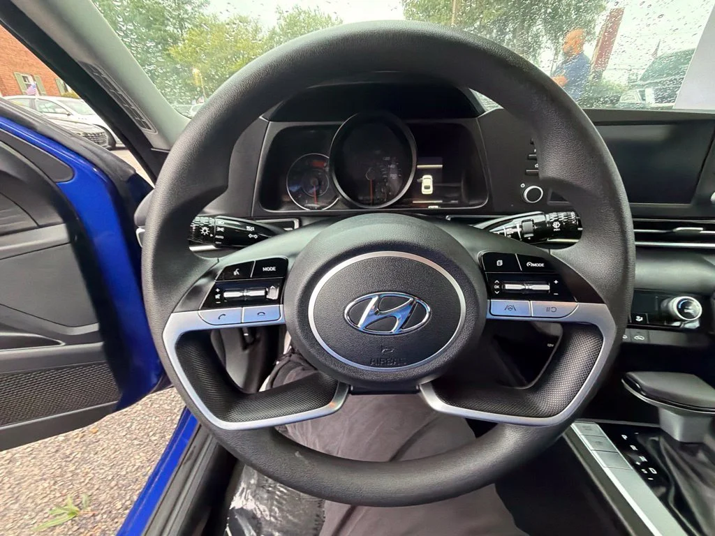 Used 2023 Blue Hyundai SEL image 16