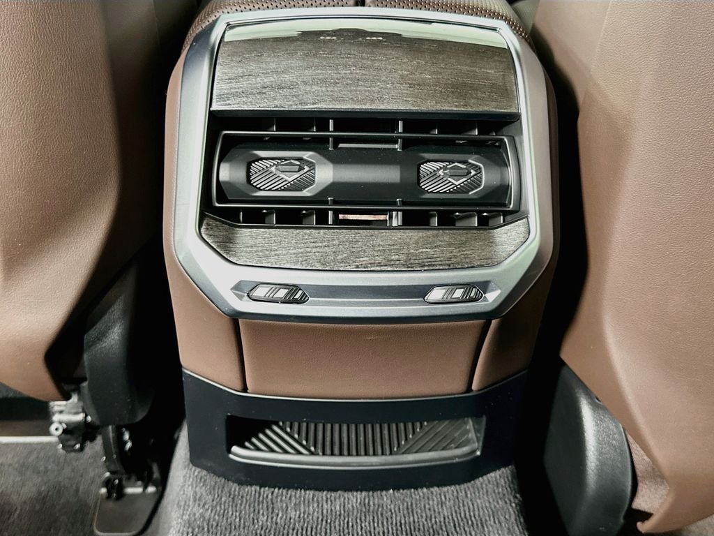Certified Used 2024 Oxide Grey Met BMW xDrive60 image 25