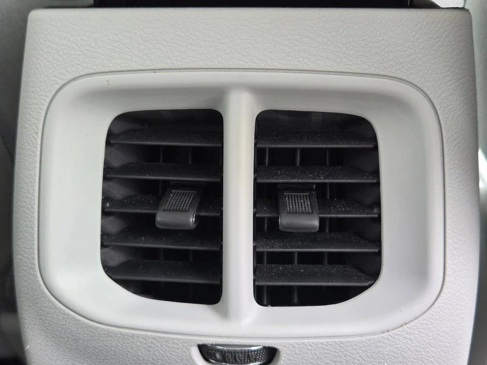 Used 2021 Bright White Clearcoat Jeep Latitude Lux image 20