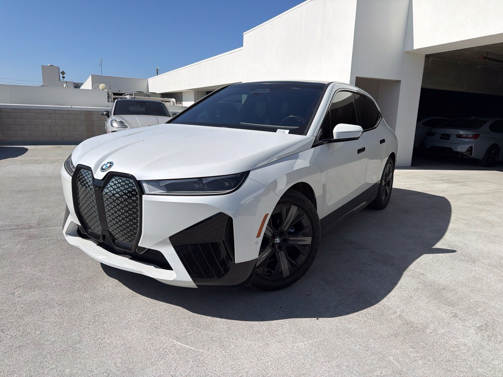 Used 2024 Mineral White Metallic BMW xDrive50 image 3