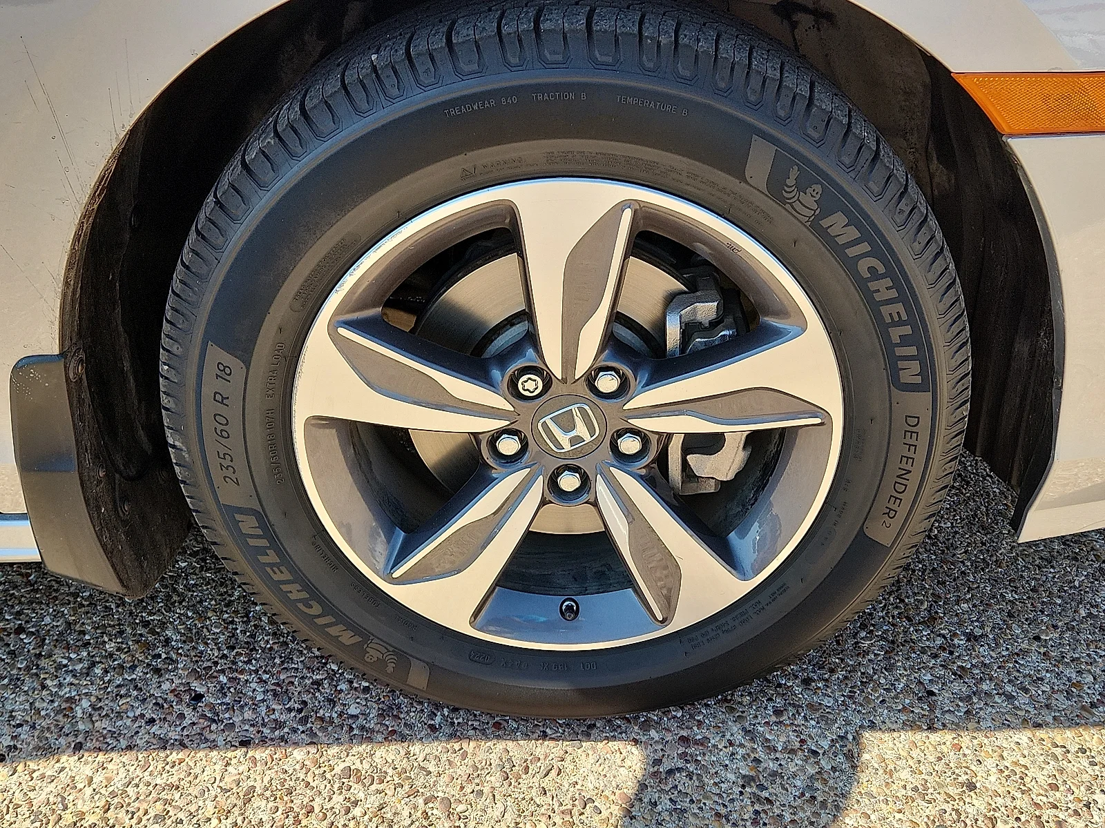 Used 2018 Lunar Silver Metallic Honda Touring image 7