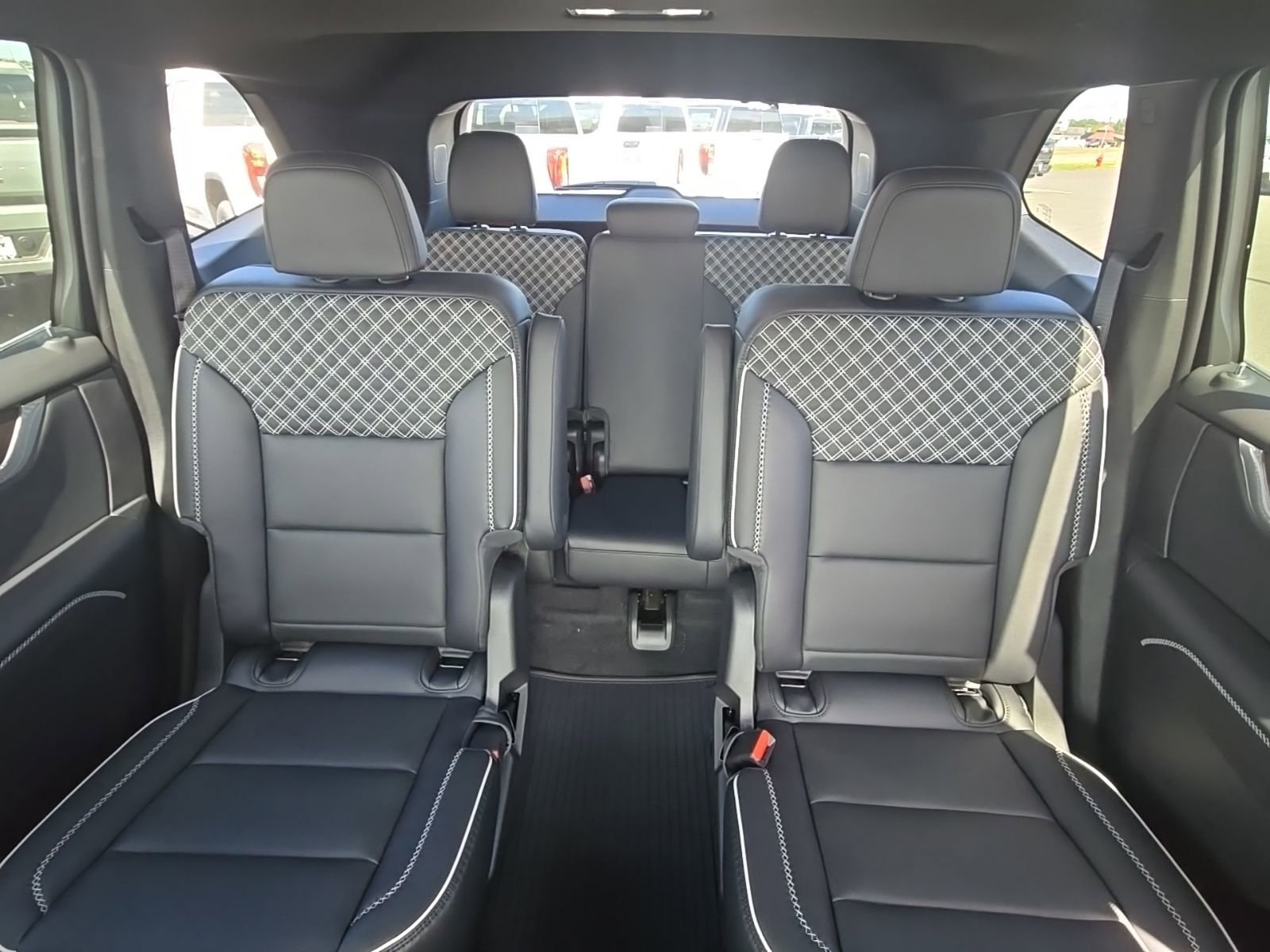2026 GMC Acadia Denali - Photo 33