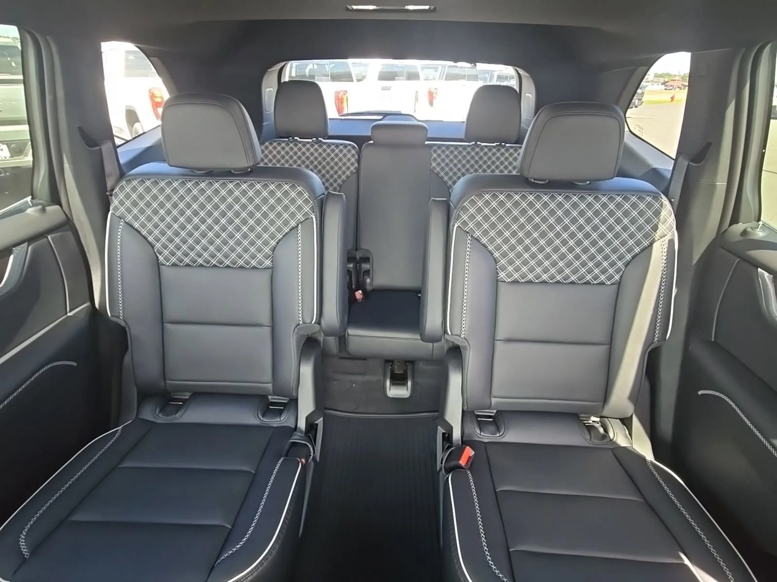2026 GMC Acadia Denali - Photo 33