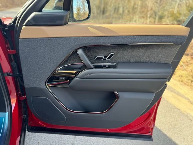 New 2026 Firenze Red Land Rover Dynamic SE image 18