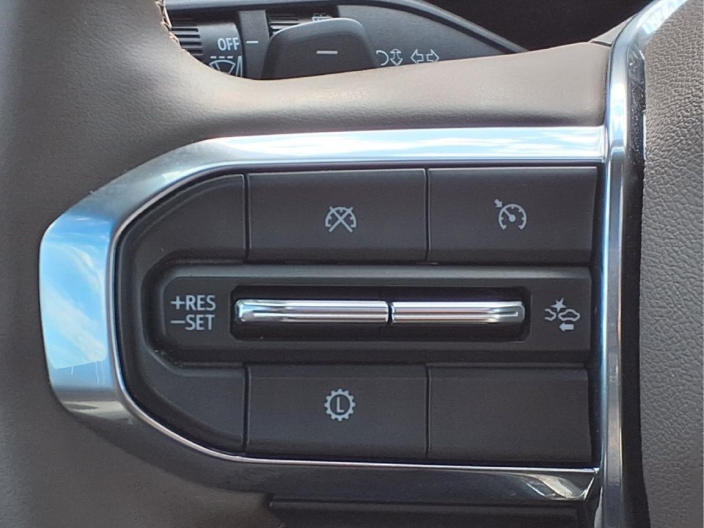 Used 2025 White GMC Denali image 17