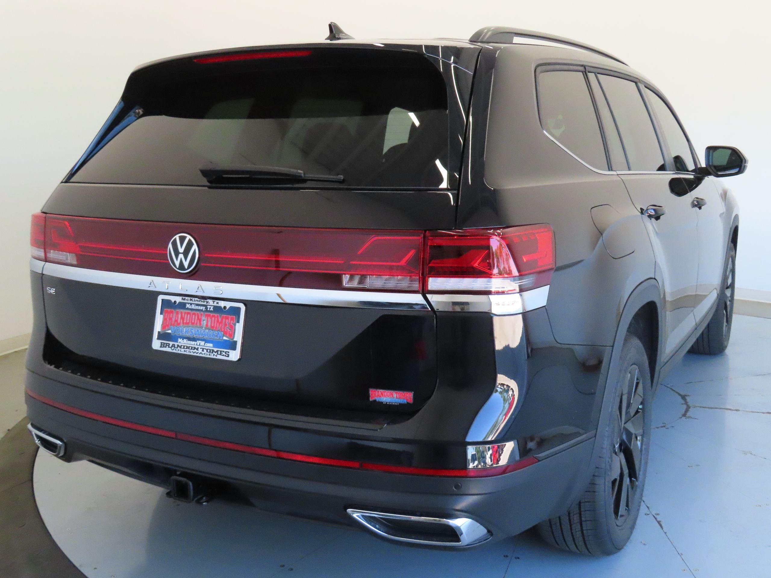 New 2026 Black Volkswagen 2.0T SE w/Technology image 3