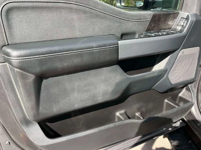 Used 2023 Gray Metallic Ford Lariat image 28