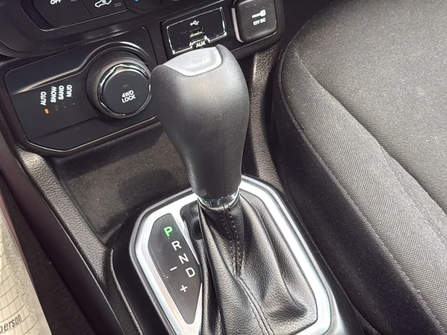 Used 2023 White Jeep Latitude image 26