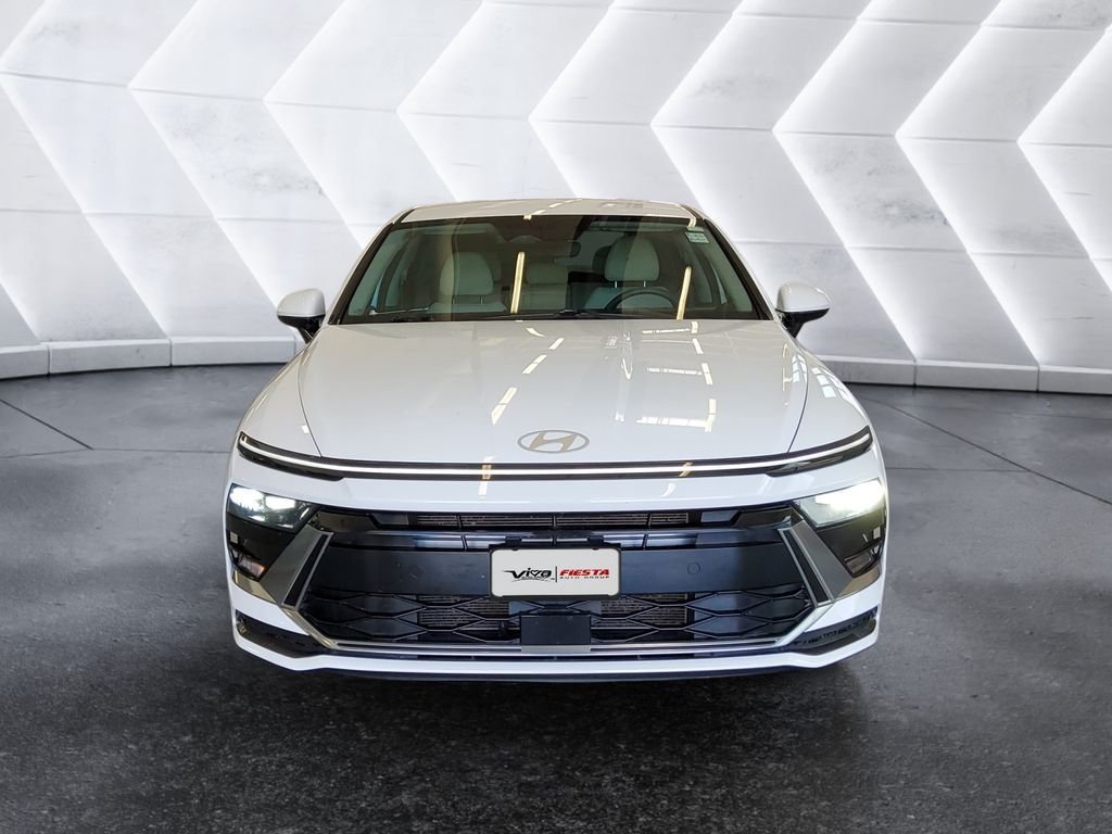 Used 2024 White Hyundai SEL image 2