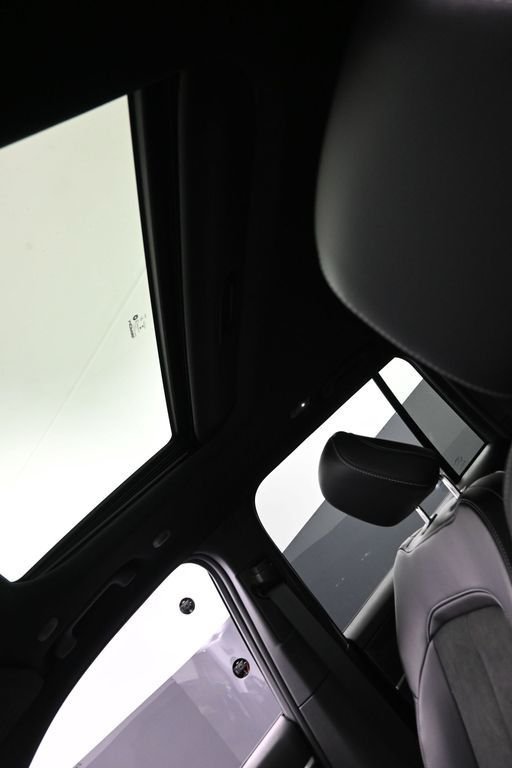 New 2026 Diamond Black Crystal Pearl-Coat Exterior Paint Jeep Altitude image 21