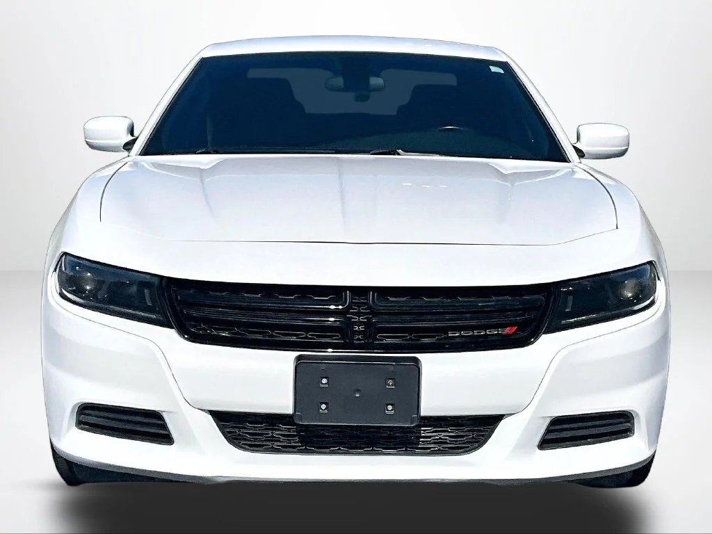 Used 2022 White Dodge SXT image 3